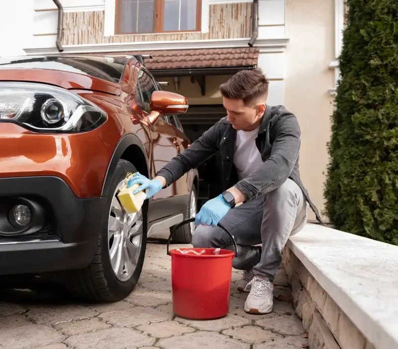 Lavage auto à domicile Bailleul-Sir-Berthoult : professionnel intervenant sur un véhicule